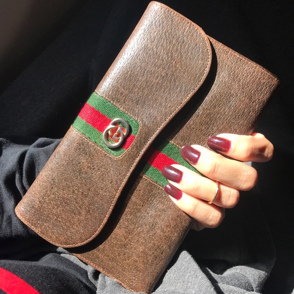 Gucci Handbags - Gorgeous Gucci Vintage Wallet
